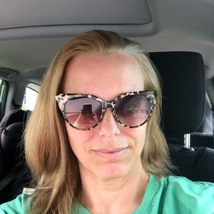 Meet your Posher, Leigh